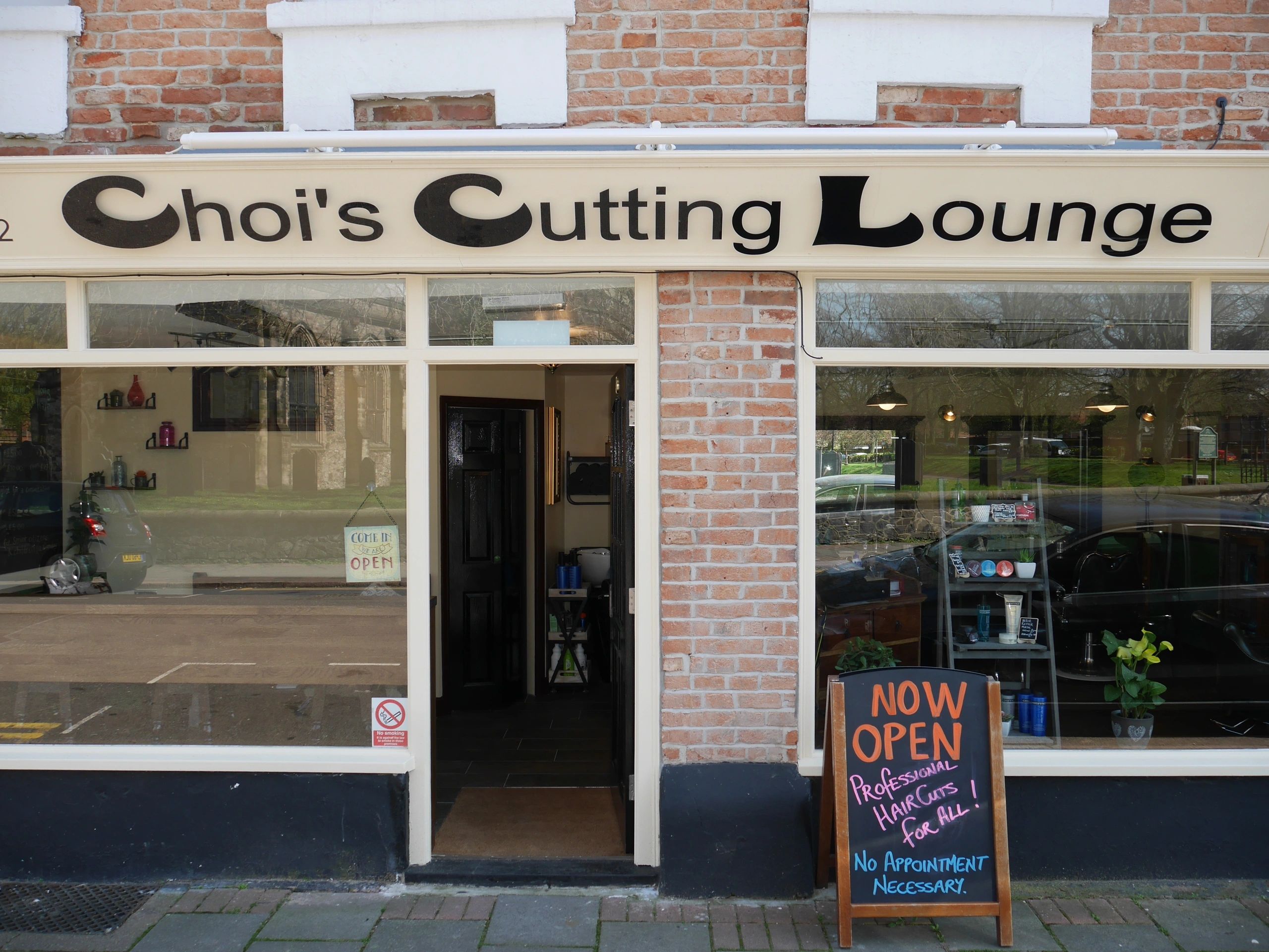 Interior of Choi's Cutting Lounge
